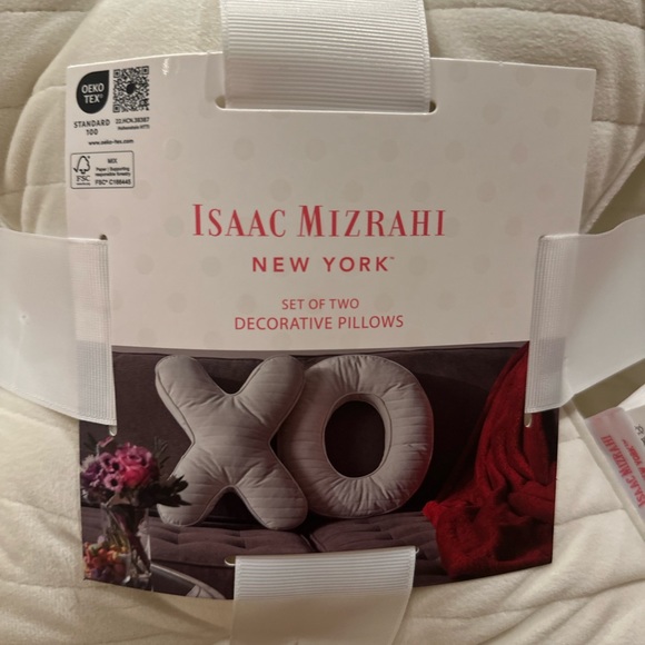 Issac Mizrahi Valentines day XO throw pillows white set gift home decorative - Picture 2 of 9